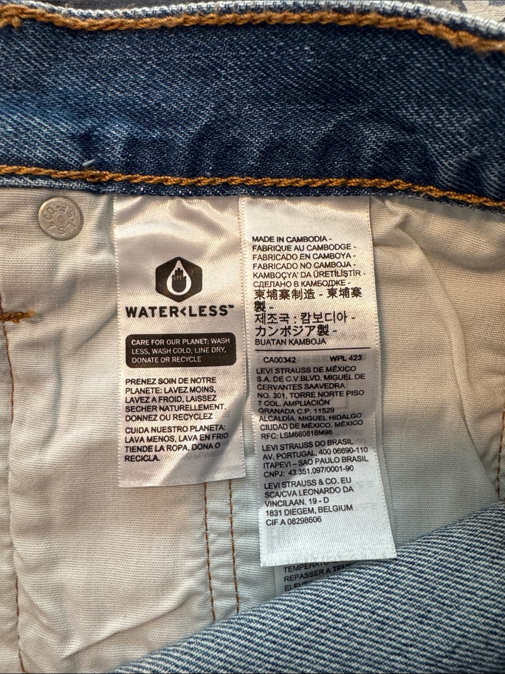 Women’s Levi Button-Fly Denim Shorts Size 34 - Picture 5 of 14